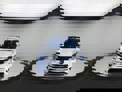 Used 2018 Toyota RAV4 SE image 3