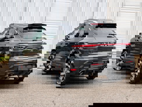 Certified 2024 Porsche Macan S image 3
