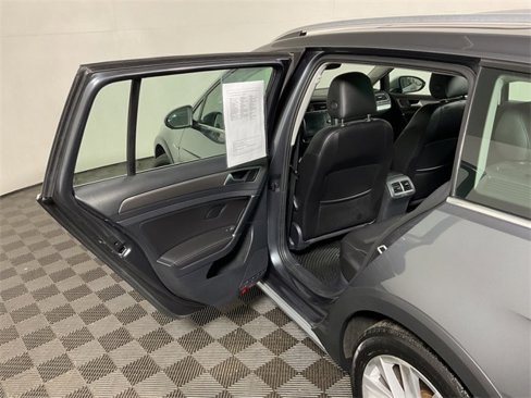 Used 2019 Volkswagen Golf Alltrack S image 30