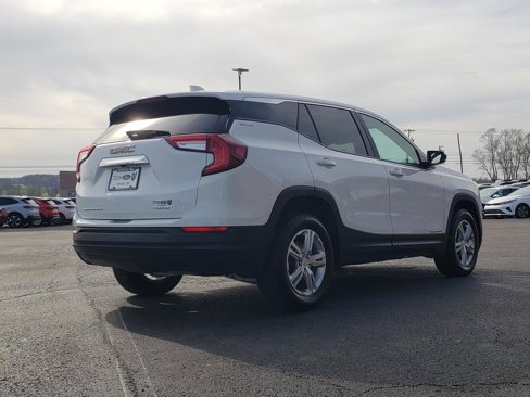Used 2024 GMC Terrain SLE image 7