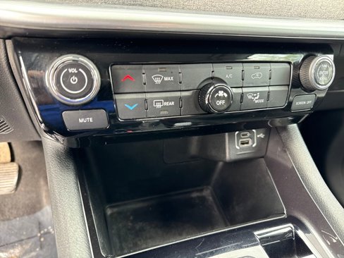 Used 2022 Jeep Compass Latitude image 30