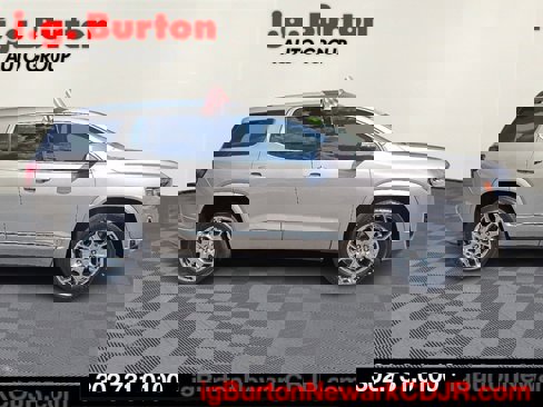 Used 2022 GMC Acadia Denali w/ Denali Technology Package image 7