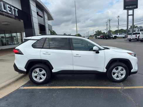 Used 2021 Toyota RAV4 XLE w/ Carpet Mat Package (TMS) image 4