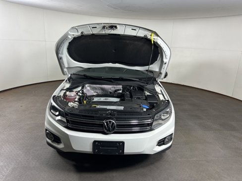 Used 2017 Volkswagen Tiguan Sport image 24