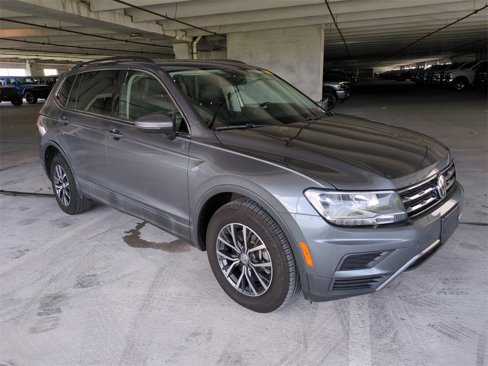 Used 2019 Volkswagen Tiguan SE w/ Panoramic Sunroof Package image 2