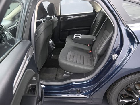 Used 2020 Ford Fusion SE image 16
