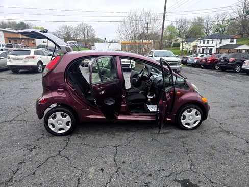 Used 2012 Mitsubishi i SE image 2