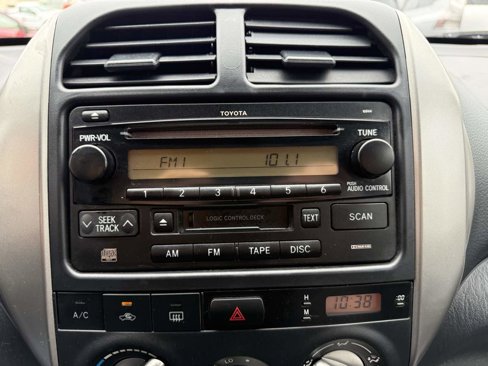 Used 2005 Toyota RAV4 4WD image 18