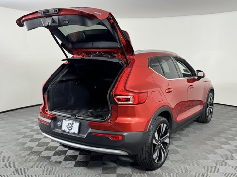 Certified 2024 Volvo XC40 B5 Plus image 9