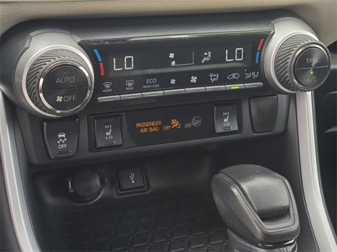 Used 2021 Toyota RAV4 XLE image 22