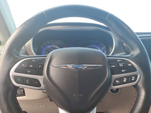 Used 2017 Chrysler Pacifica Touring-L Plus w/ Advanced Safetytec Group image 17
