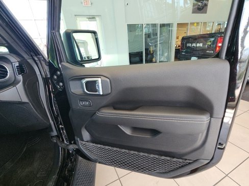 Certified 2021 Jeep Wrangler Unlimited Sahara w/ Cold Weather Group image 36
