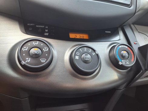Used 2012 Toyota RAV4 FWD image 7