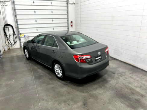 Used 2012 Toyota Camry L image 5