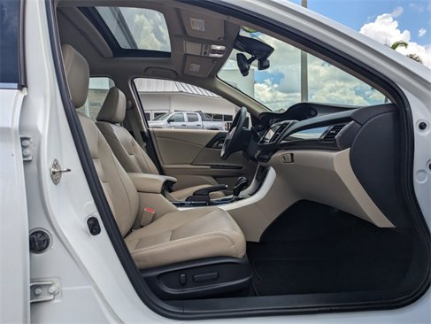 Used 2017 Honda Accord Touring image 18