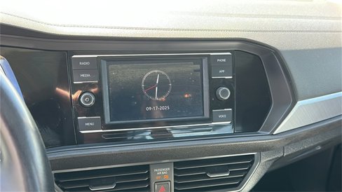 Used 2023 Volkswagen Jetta SE image 17