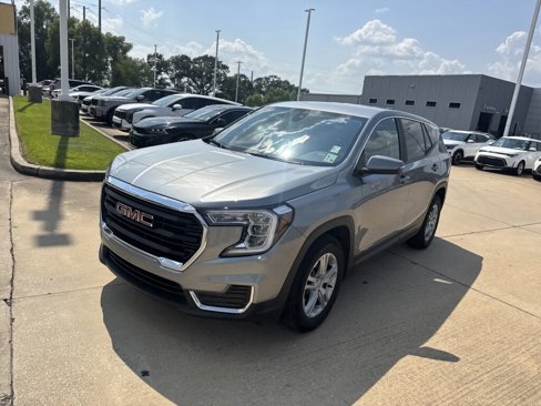 Used 2023 GMC Terrain SLE w/ LPO, Floor Liner Package image 3