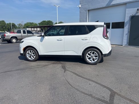 Used 2024 Kia Soul LX w/ Option Group 015 image 16