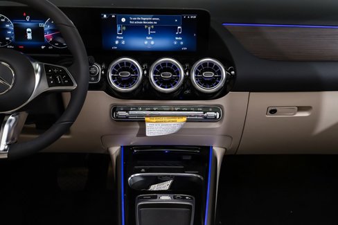 New 2025 Mercedes-Benz GLA 250 4MATIC image 16