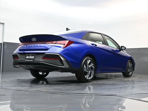 Certified 2025 Hyundai Elantra Sport image 23