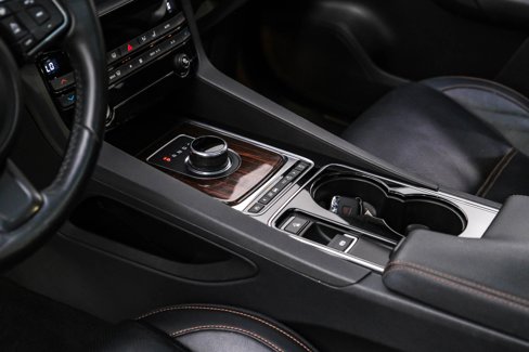 Used 2017 Jaguar F-PACE Prestige image 19