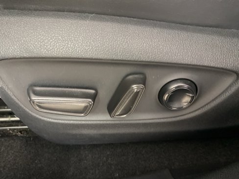 Used 2019 Toyota RAV4 Limited image 25