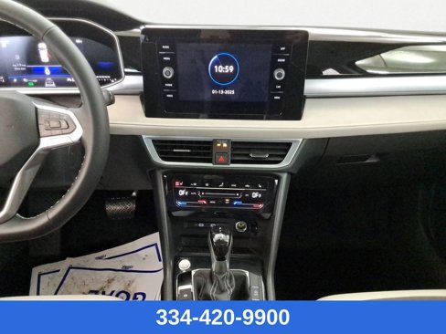 Used 2025 Volkswagen Taos SE w/ Panoramic Sunroof Package image 11