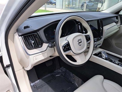 Used 2022 Volvo XC60 B5 Inscription w/ Climate Package image 8