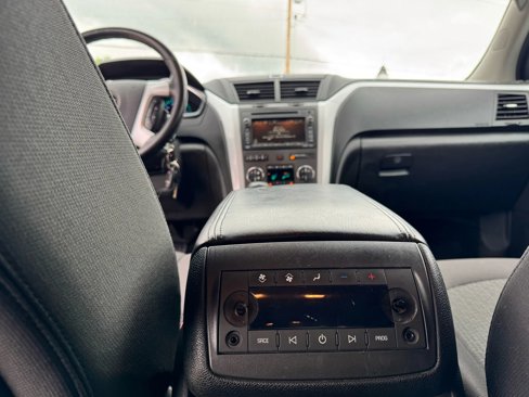 Used 2010 Chevrolet Traverse LT w/ Personal Connectivity Package image 29