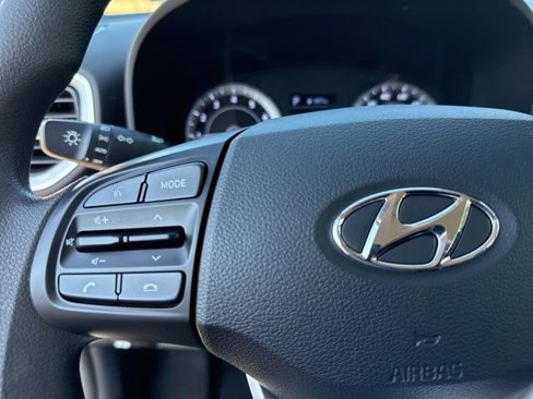 Certified 2022 Hyundai Venue SE image 34
