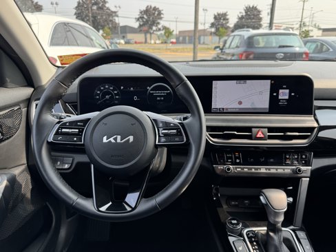Used 2024 Kia Seltos S image 11