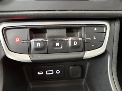 Used 2024 GMC Terrain SLE image 27