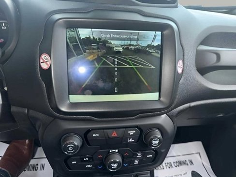 Used 2022 Jeep Renegade Latitude image 11
