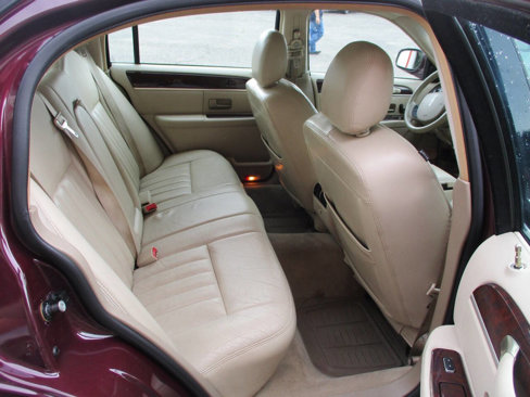 Used 2006 Lincoln Town Car Signature image 22
