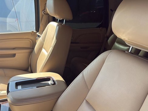 Used 2012 Cadillac Escalade Luxury image 17