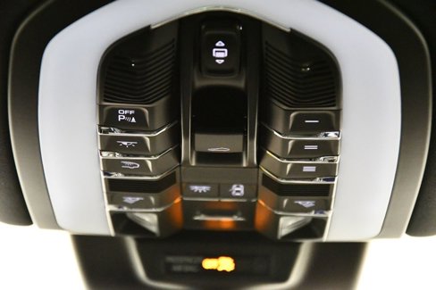 Certified 2025 Porsche Macan Turbo image 22