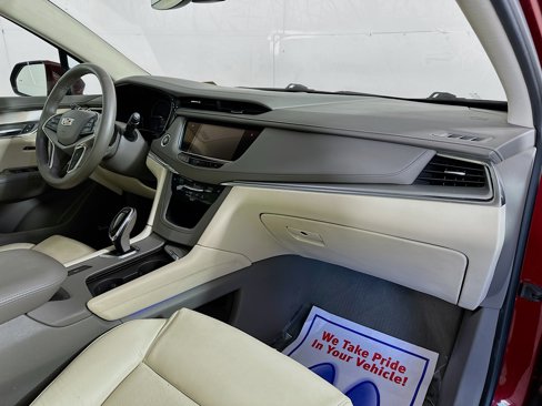 Used 2017 Cadillac XT5 Luxury w/ Driver Awareness Package image 29