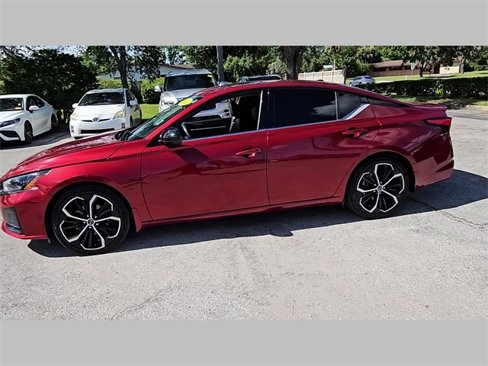 Used 2023 Nissan Altima 2.5 SR image 14