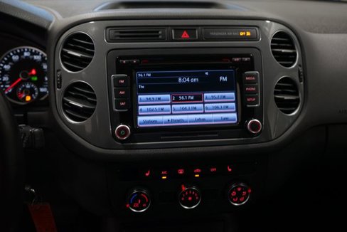 Used 2015 Volkswagen Tiguan SE image 23