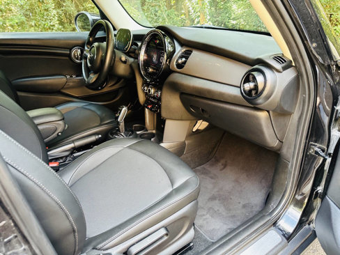 Used 2022 MINI Cooper 4-Door Hardtop w/ Storage Package image 19