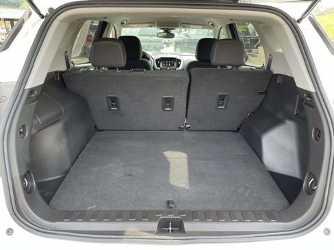 Used 2022 GMC Terrain SLE w/ Driver Convenience Package image 9
