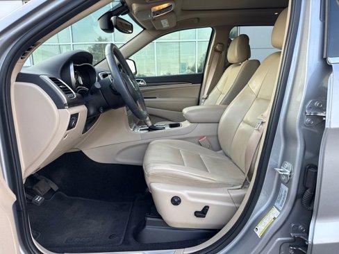Used 2017 Jeep Grand Cherokee Limited w/ Luxury Group II image 10