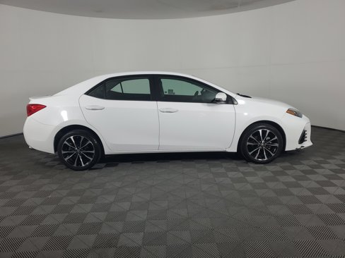 Used 2018 Toyota Corolla SE image 3