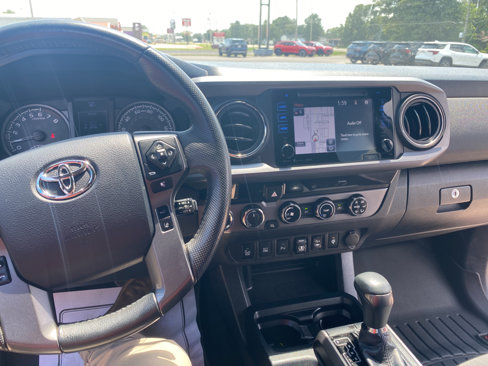Used 2018 Toyota Tacoma TRD Off-Road image 13