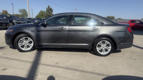 Used 2017 Ford Taurus SEL image 4