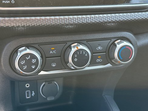 Certified 2020 Nissan Kicks S image 30