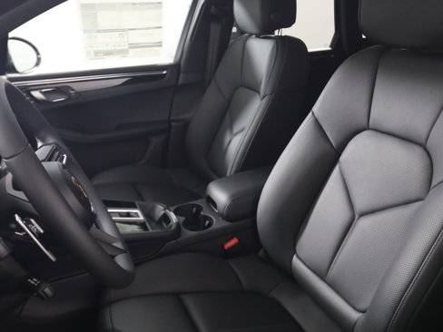 New 2026 Porsche Macan image 5