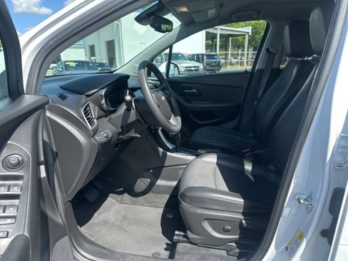 Used 2022 Chevrolet Trax LT image 10