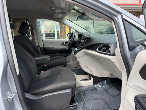 Used 2020 Chrysler Voyager LX image 24