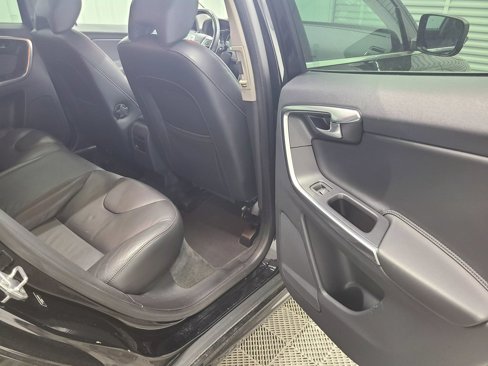 Used 2015 Volvo XC60 T6 Premier Plus image 37